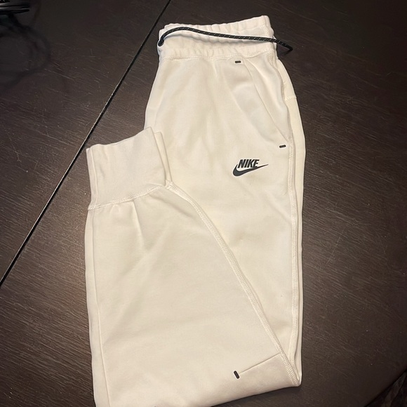 Nike - Picture 2 of 2